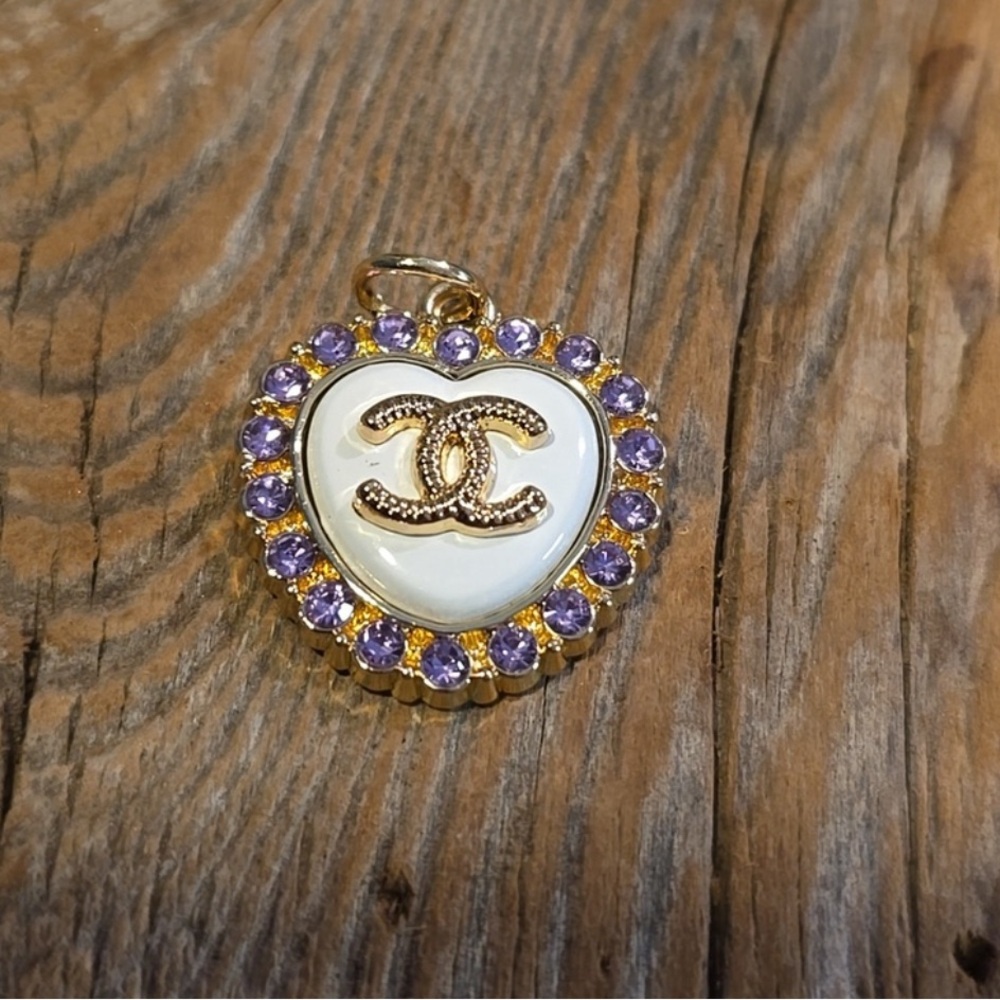 Chanel pull charm
